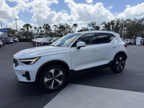 Certified 2023 Volvo XC40 B5 Plus w/ Protection Package Premier AWD/4WD image 6