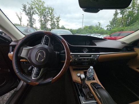 Used 2018 Lexus ES 350 w/ Navigation System Package FWD image 11