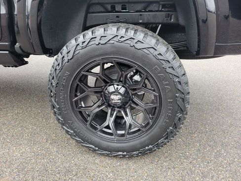 New 2026 GMC Canyon AT4 w/ AT4 Premium Package image 5