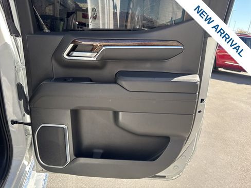 Used 2023 GMC Sierra 1500 SLE image 12