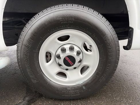 Used 2024 GMC Savana 2500 w/ Driver Convenience Package image 11