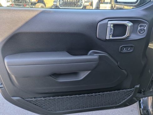 New 2026 Jeep Gladiator Sport image 14