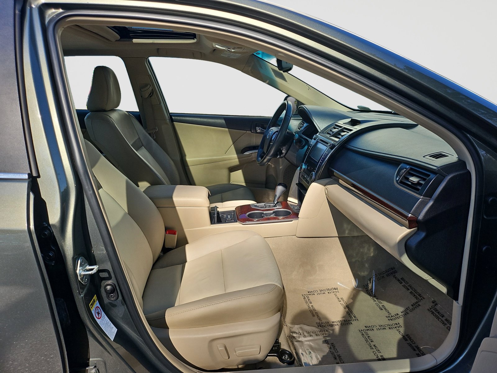 Used 2012 Toyota Camry XLE w/ Leather Pkg FWD image 16