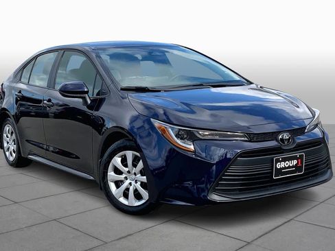 Used 2025 Toyota Corolla LE image 2