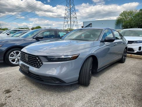 Used 2025 Honda Accord Sport image 2