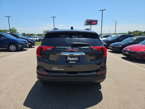Used 2020 GMC Terrain SLE w/ Driver Convenience Package FWD image 4