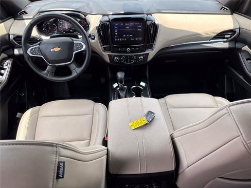Used 2023 Chevrolet Traverse Premier FWD image 14