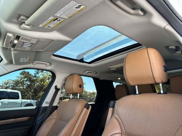 Used 2018 Land Rover Discovery HSE AWD/4WD image 21