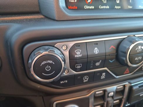 Used 2021 Jeep Gladiator Overland w/ Popular Equipment Package AWD/4WD image 21
