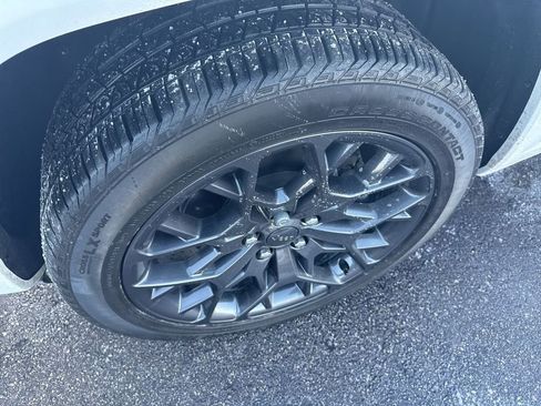 Used 2024 Jeep Grand Cherokee L Summit image 11