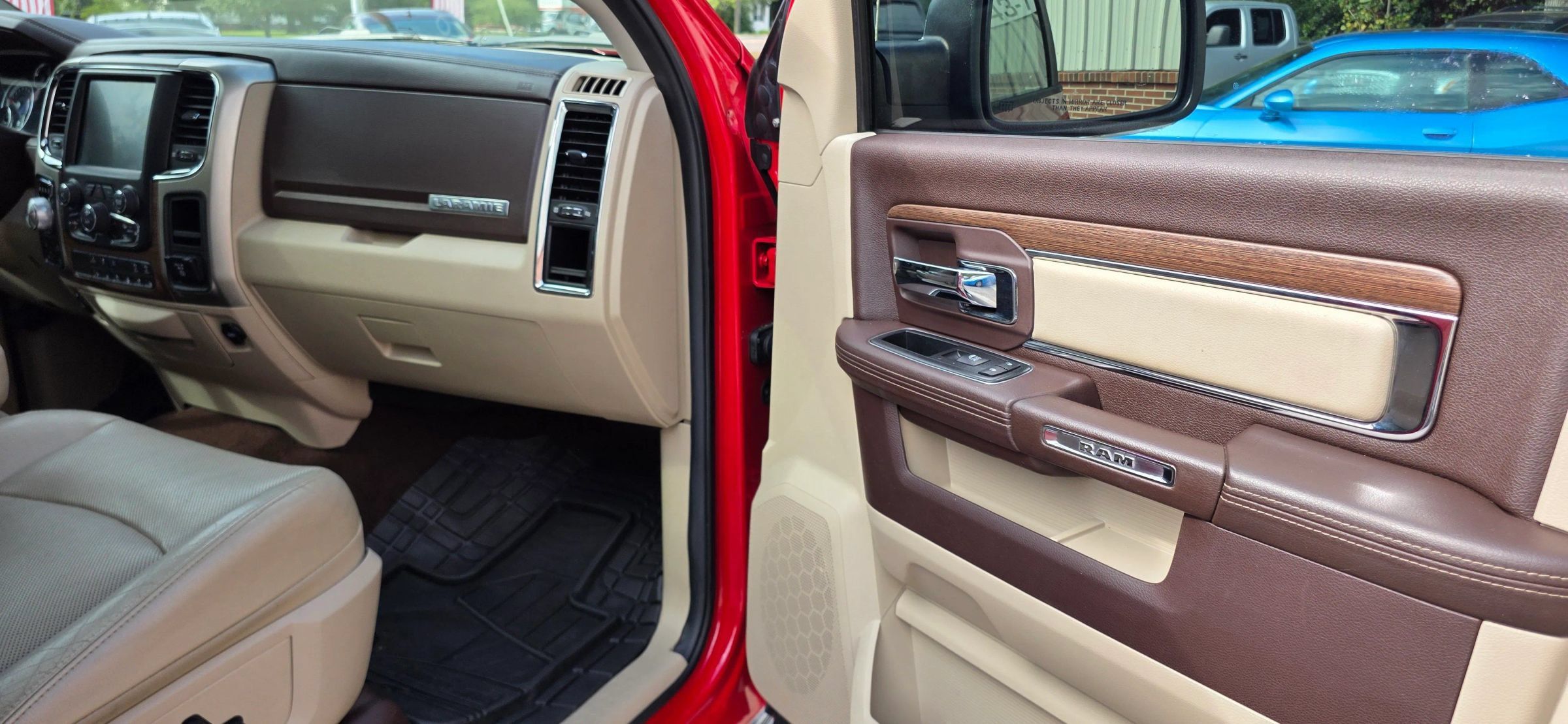 Used 2014 RAM 1500 Laramie w/ Convenience Group AWD/4WD image 15