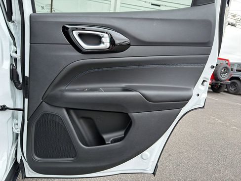 New 2026 Jeep Compass Latitude AWD/4WD image 15
