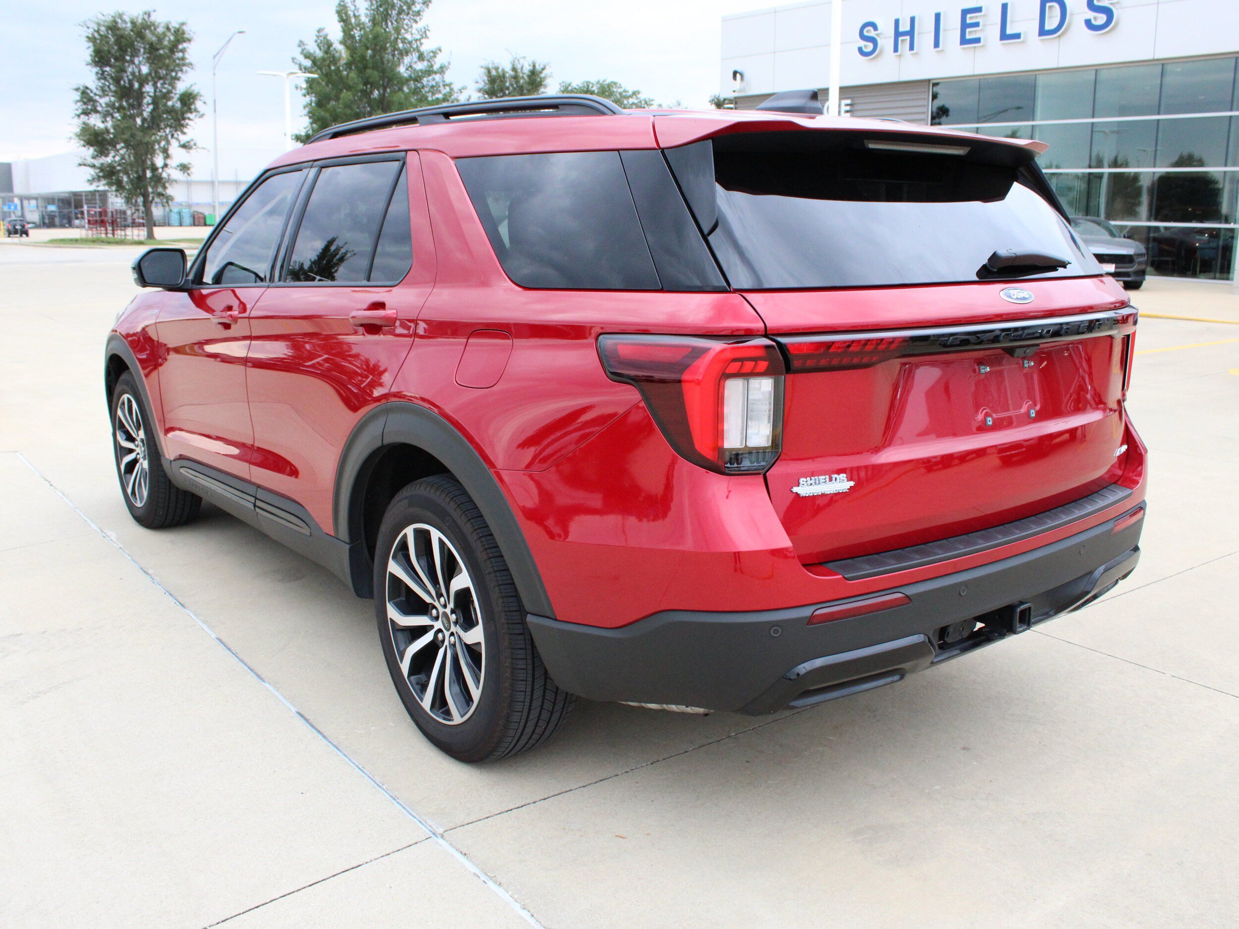 Used 2025 Ford Explorer ST-Line AWD/4WD image 4