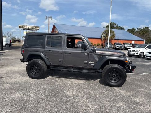 Used 2018 Jeep Wrangler Unlimited Sport S image 2