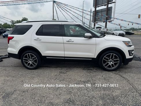 Used 2017 Ford Explorer Limited w/ Equipment Group 301A AWD/4WD image 5