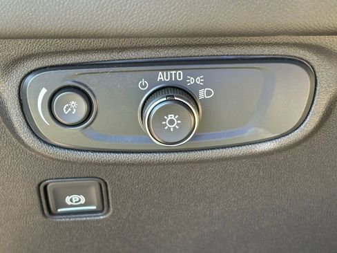Used 2024 GMC Terrain SLE FWD image 31