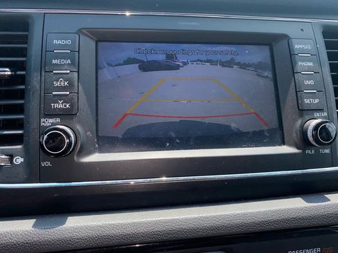 Used 2018 Kia Sedona LX w/ LX Essentials Premium Package FWD image 23