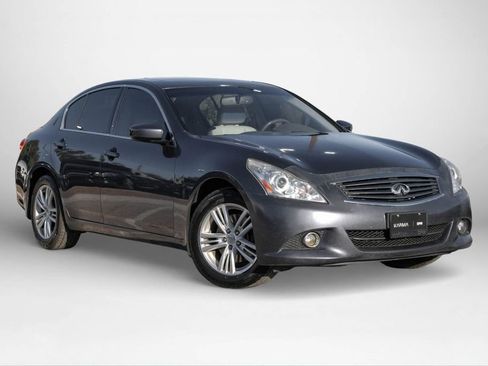 Used 2012 INFINITI G37 x w/ Premium Pkg image 4