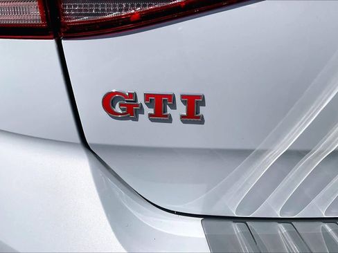 Used 2021 Volkswagen GTI SE FWD image 9