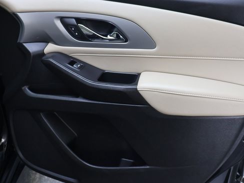 Used 2022 Chevrolet Traverse LS image 11