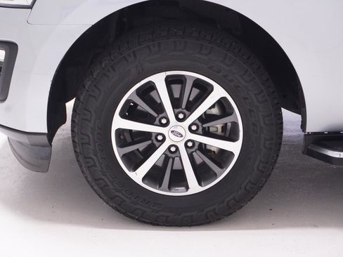 Used 2021 Ford Expedition XLT image 12