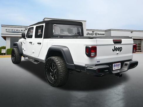 Used 2024 Jeep Gladiator Sport AWD/4WD image 3