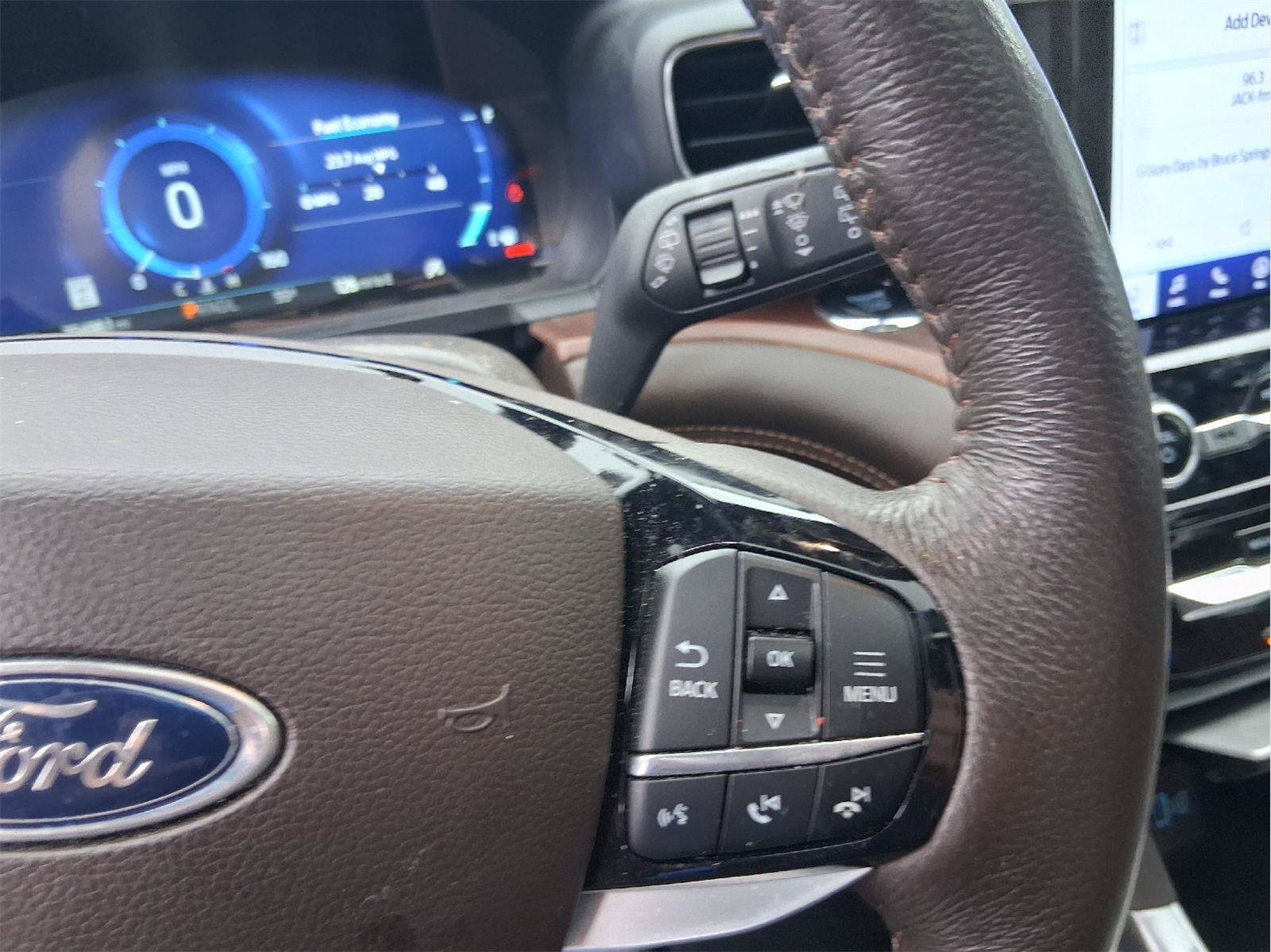 Used 2024 Ford Explorer King Ranch w/ Technology Package RWD image 21