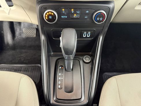 Used 2021 Ford EcoSport S image 19