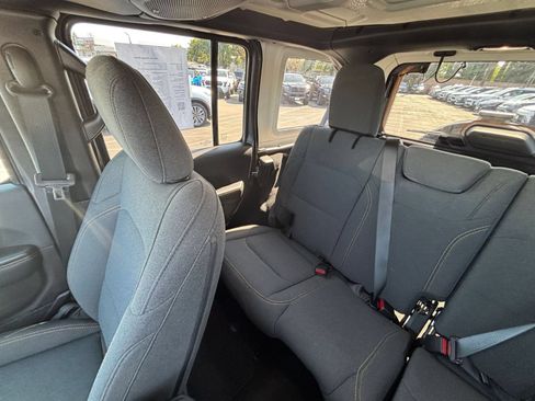 Used 2025 Jeep Wrangler Unlimited Sahara AWD/4WD image 39