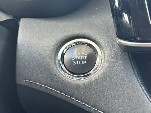 Used 2022 Toyota Highlander XLE AWD/4WD image 28