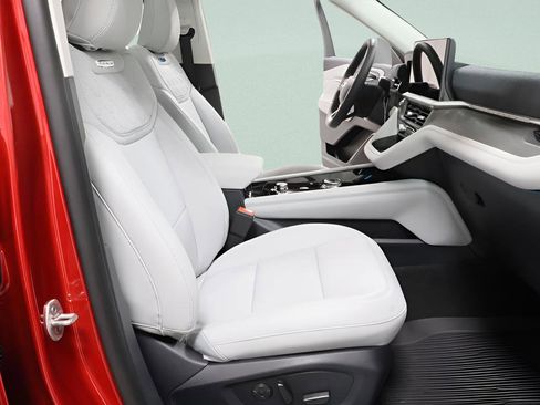 New 2026 Ford Explorer Platinum image 32