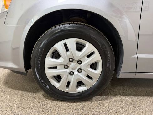 Used 2019 Dodge Grand Caravan SE image 48