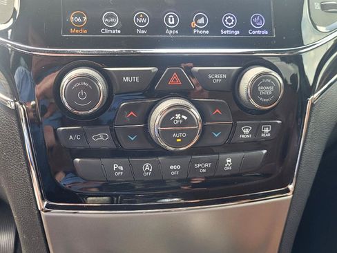 Used 2020 Jeep Grand Cherokee Overland AWD/4WD image 24