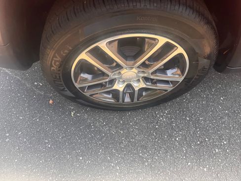 Used 2019 Jeep Compass Latitude FWD image 13