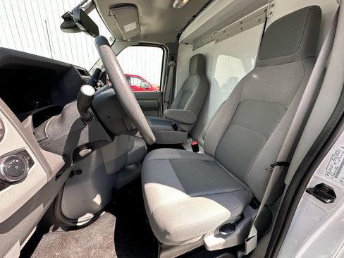 New 2027 Ford E-350 and Econoline 350 Super Duty w/ Interior Upgrade Package RWD image 18
