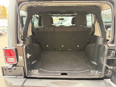 Used 2018 Jeep Wrangler Unlimited Sport S image 26