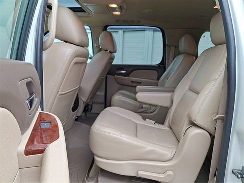 Used 2011 Chevrolet Suburban LTZ image 10