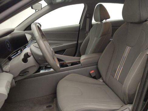 Used 2025 Hyundai Elantra SEL image 17