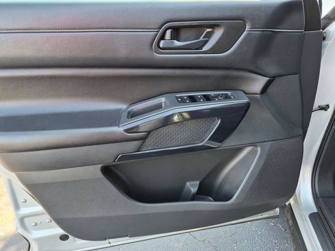 Used 2023 Nissan Pathfinder SV w/ SV Premium Package AWD/4WD image 12