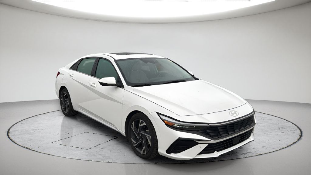 Used 2024 Hyundai Elantra Limited FWD image 4