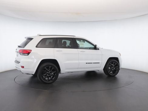 Certified 2022 Jeep Grand Cherokee Laredo X image 32