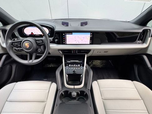 Used 2025 Porsche Cayenne AWD/4WD image 13