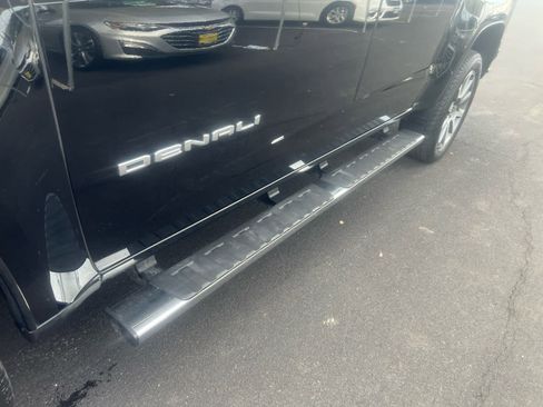 Used 2021 GMC Canyon Denali image 7