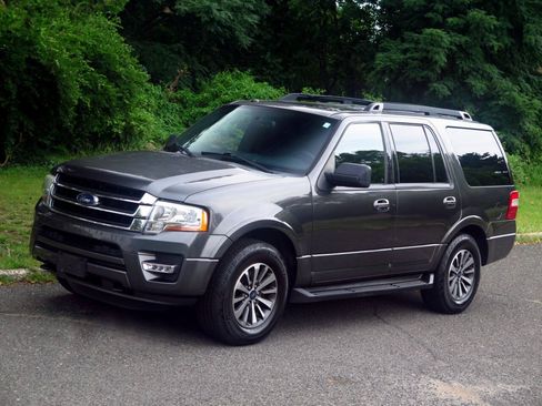 Used 2016 Ford Expedition XLT w/ Equipment Group 202A AWD/4WD image 23