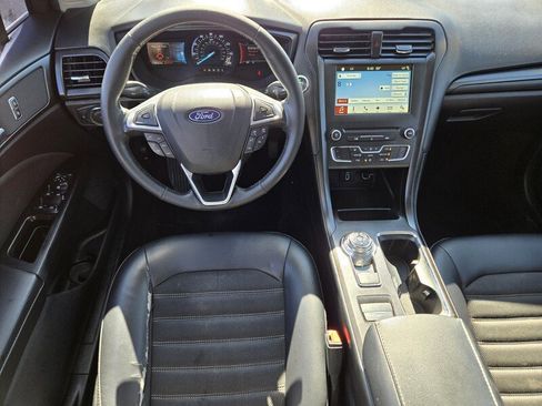 Used 2018 Ford Fusion SE w/ Equipment Group 201A FWD image 13