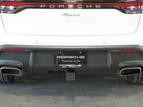Certified 2025 Porsche Macan AWD/4WD image 39