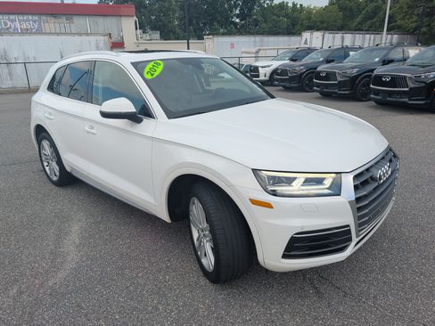 Used 2018 Audi Q5 2.0T Premium Plus w/ Premium Plus Package AWD/4WD image 2