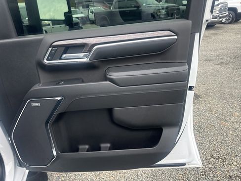 Used 2024 Chevrolet Silverado 2500 LTZ w/ LTZ Convenience Package image 13
