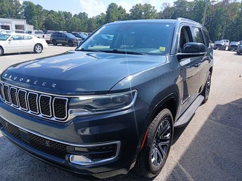 Used 2023 Jeep Wagoneer 4WD w/ Premium Group I image 8
