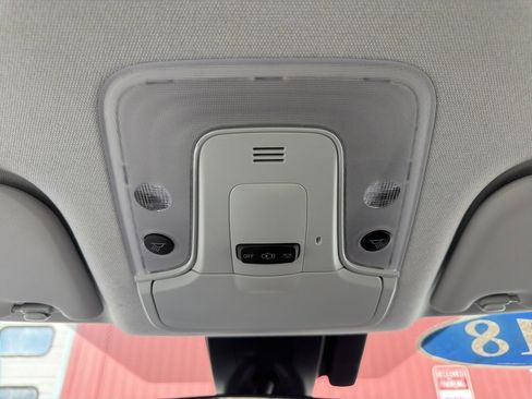 Used 2018 Toyota Prius Prime Premium image 34